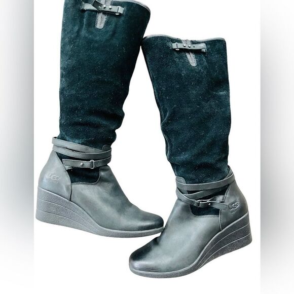 UGG AUSTRALIA Lesley 1005266
Side Zip Black Suede Tall Wedge
Boots Size 10. - Picture 1 of 11